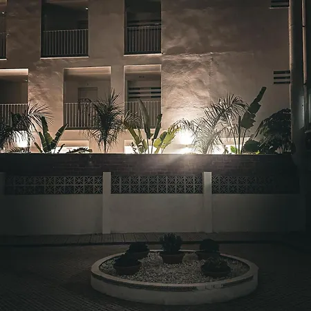 Апартаменти Beachfront In Primera Linea De Playa